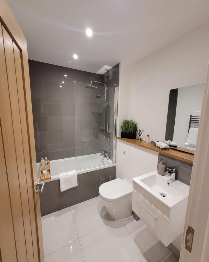 Luxury 2 Bed Apartment In The Heart Of Rochester Wainscot Exteriér fotografie