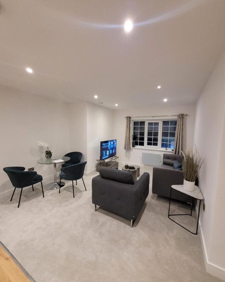 Luxury 2 Bed Apartment In The Heart Of Rochester Wainscot Exteriér fotografie