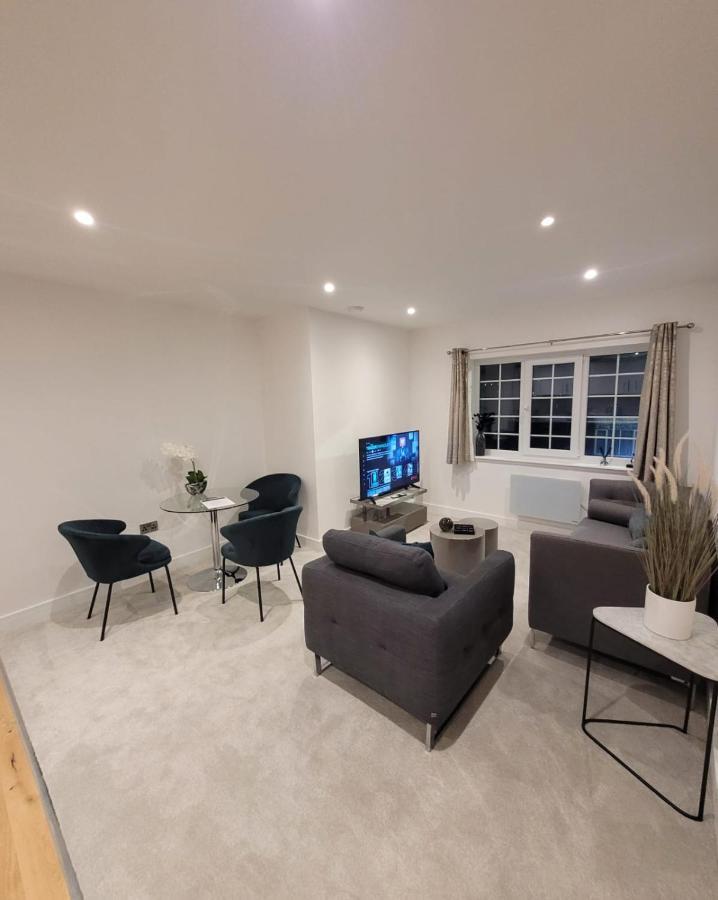 Luxury 2 Bed Apartment In The Heart Of Rochester Wainscot Exteriér fotografie
